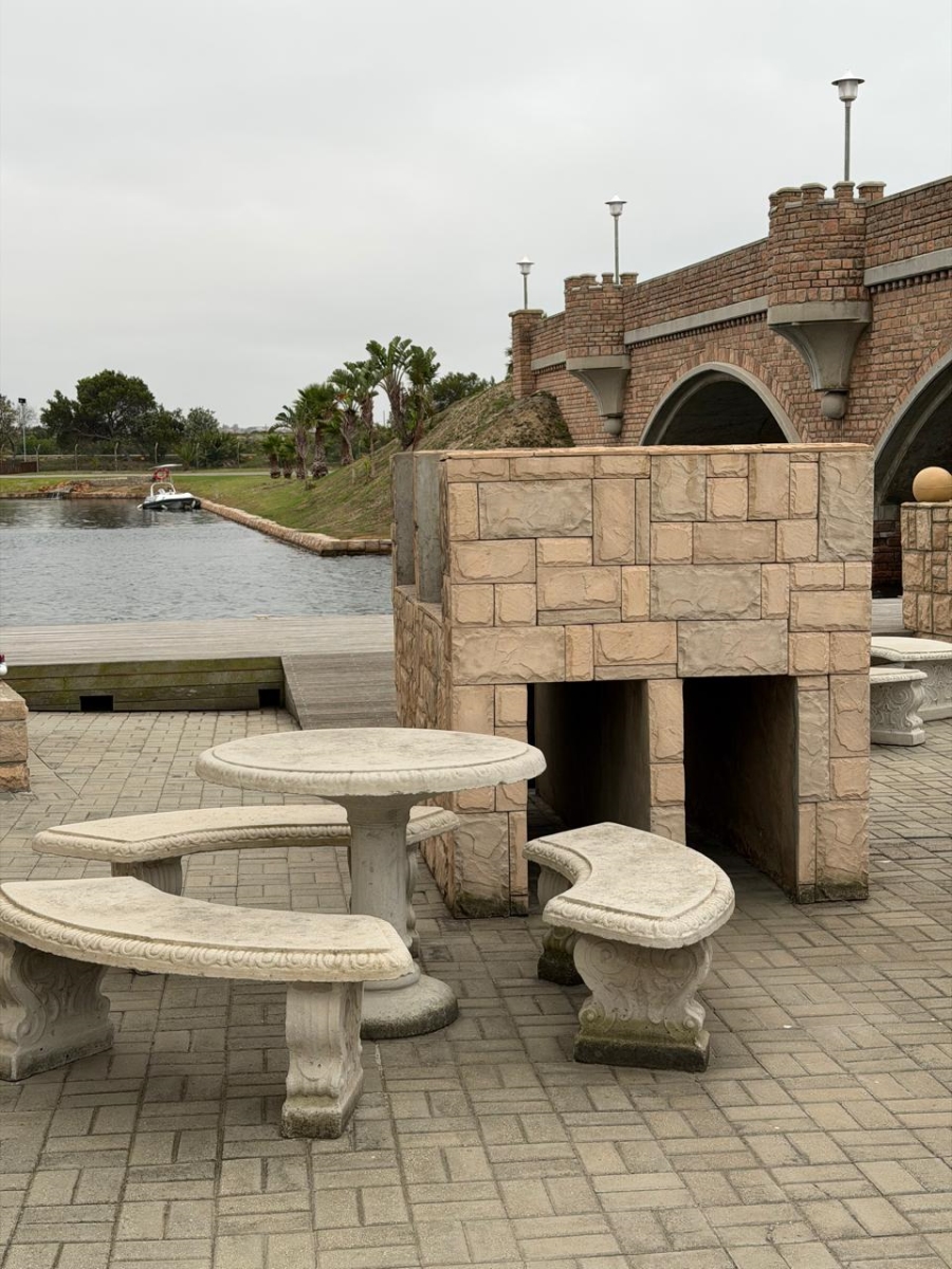 To Let 2 Bedroom Property for Rent in Marina Martinique Eastern Cape